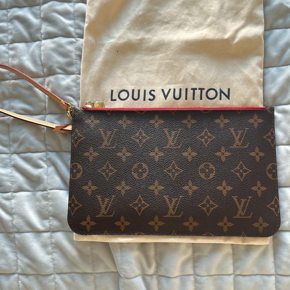 Louis Vuitton Neverfull Pochette - Picture 2 of 11